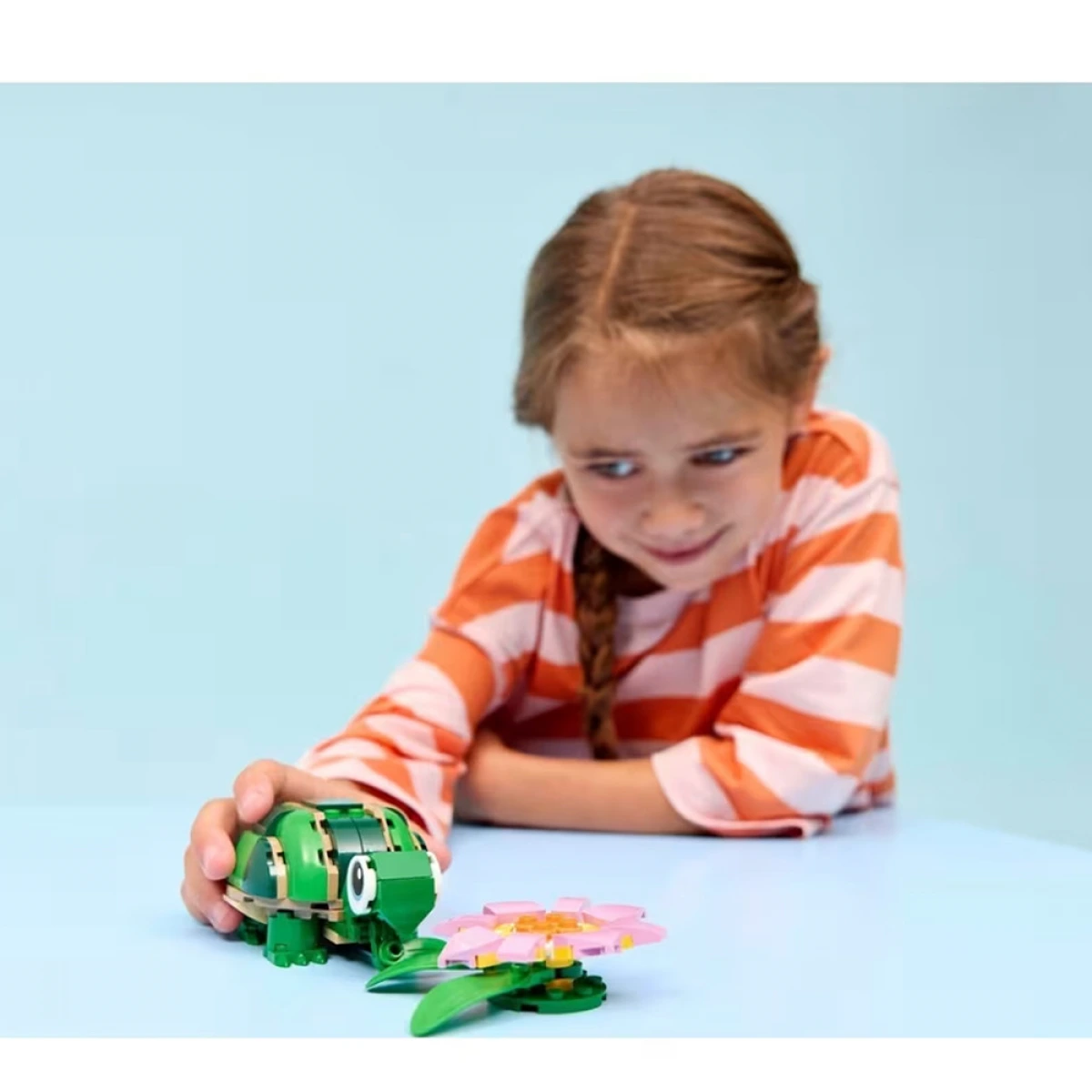 LEGO TURTLE WITH A WATER LILY FLOWER 31377