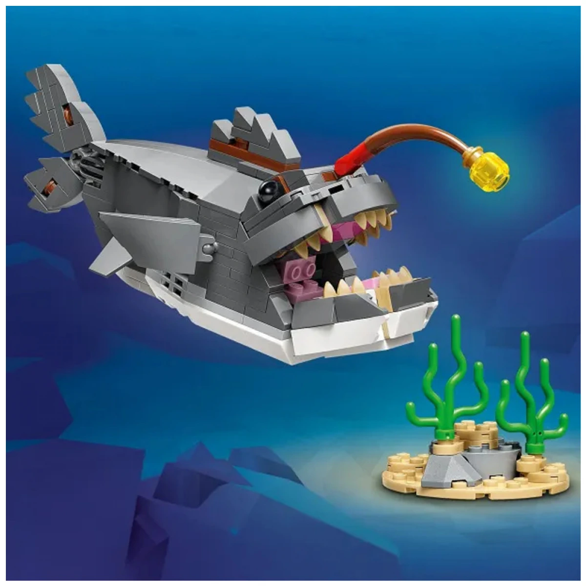 LEGO LEGO FIERCE SHARK WITH A TREASURE CHEST NO 31381