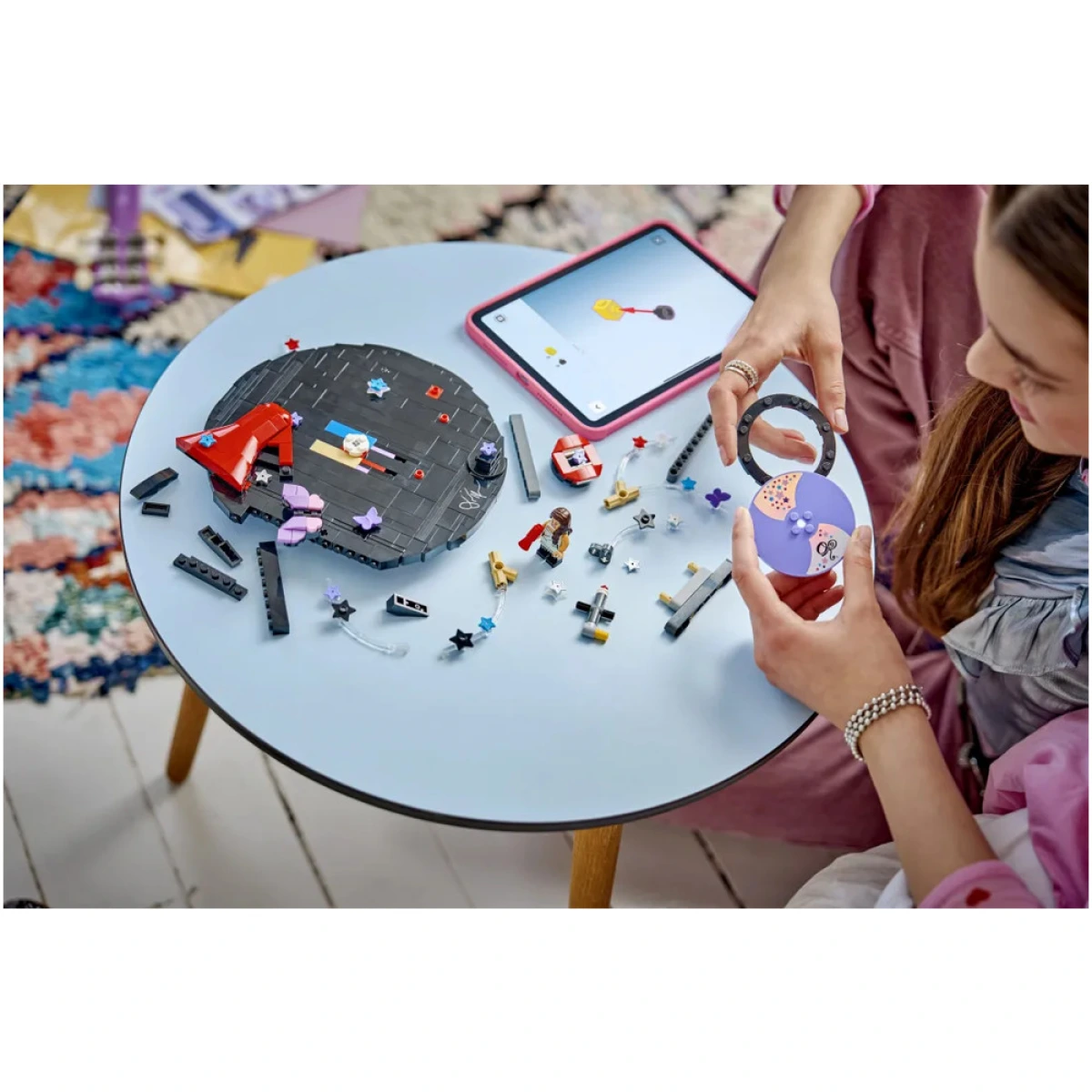 LEGO OLIVIA RODRIGO`S VINYL 43028