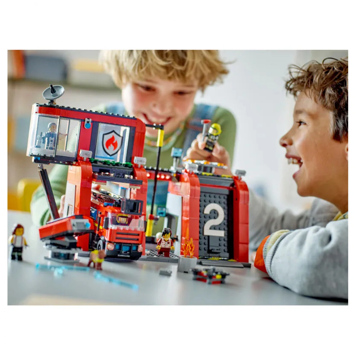 LEGO FIRE STATION WITH FIRE TRUCK 60414