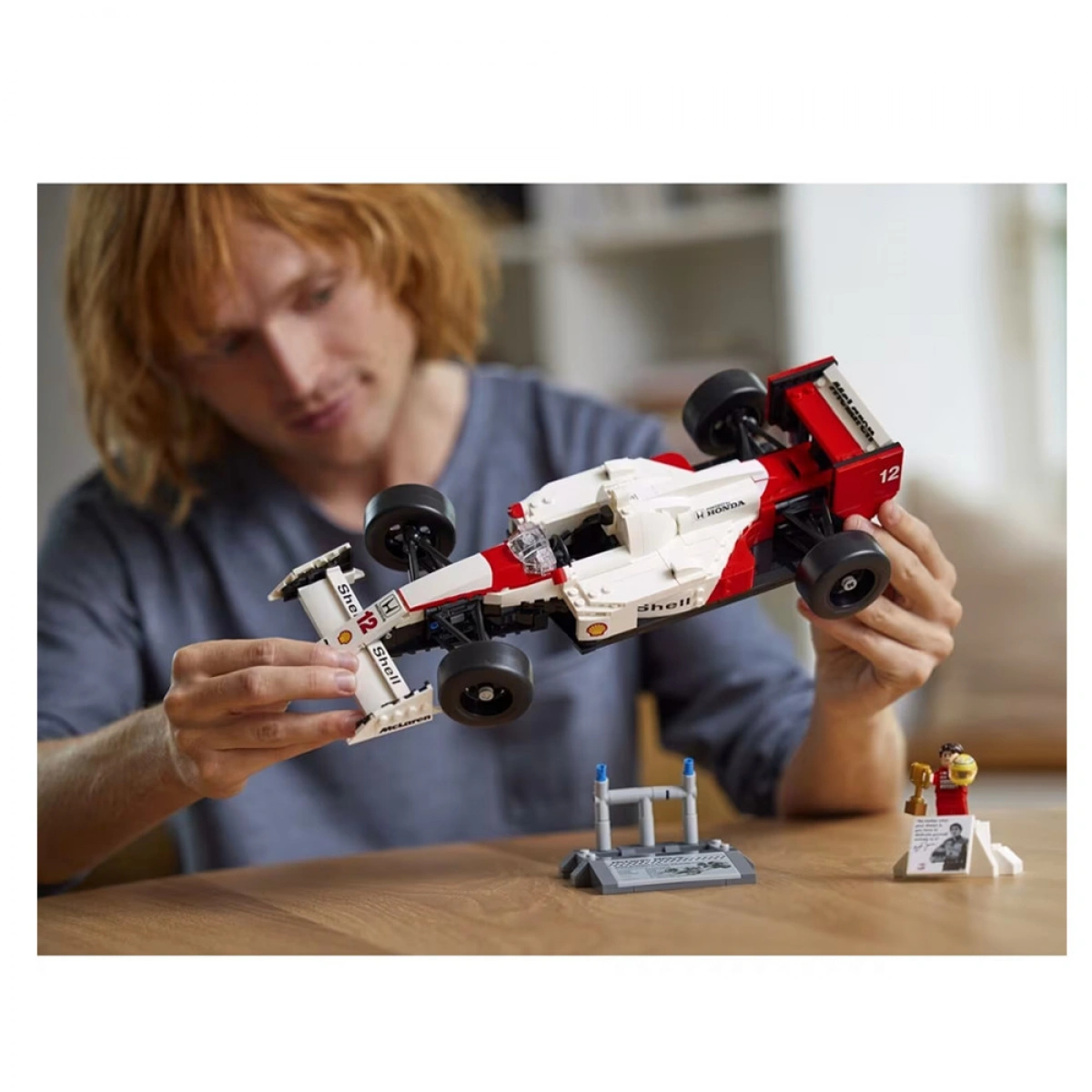 LEGO MCLAREN MP4/4 & AYRTON SENNA 10330
