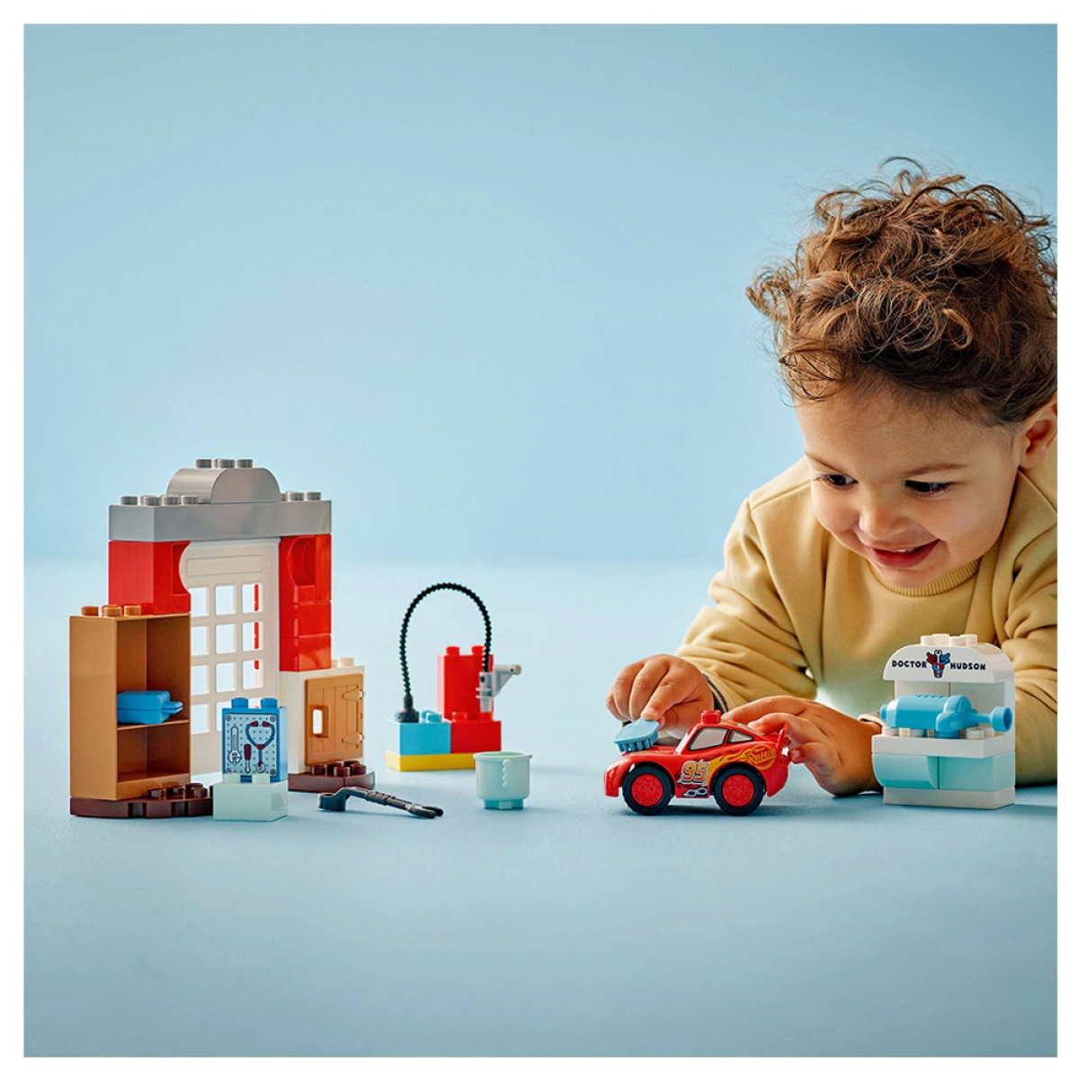 LEGO MCQUEEN'S VISIT TO DOC'S GARAGE 10456