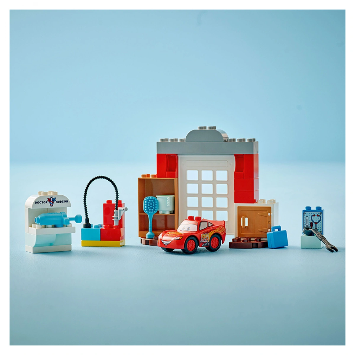 LEGO MCQUEEN'S VISIT TO DOC'S GARAGE 10456