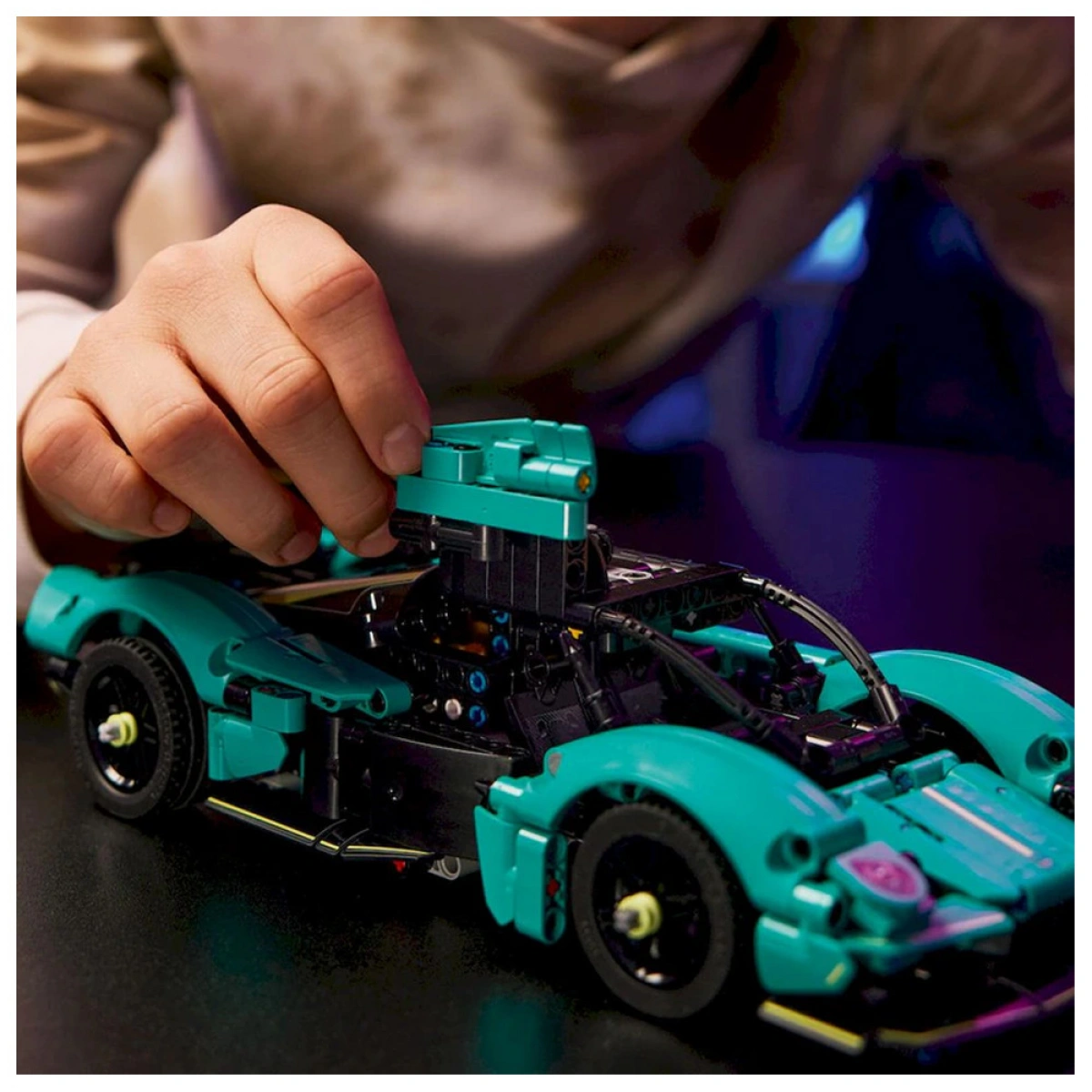 LEGO ASTON MARTIN VALKYRIE 42208