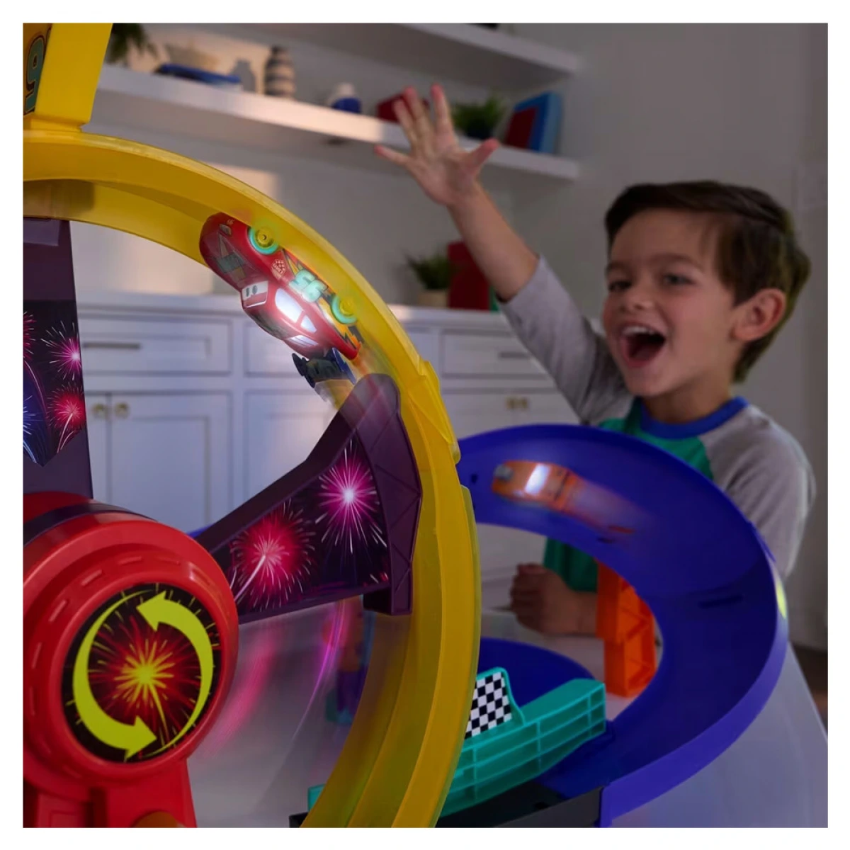 MATTEL CARS SUPER ΠΙΣΤΑ LIGHT UP JMT57